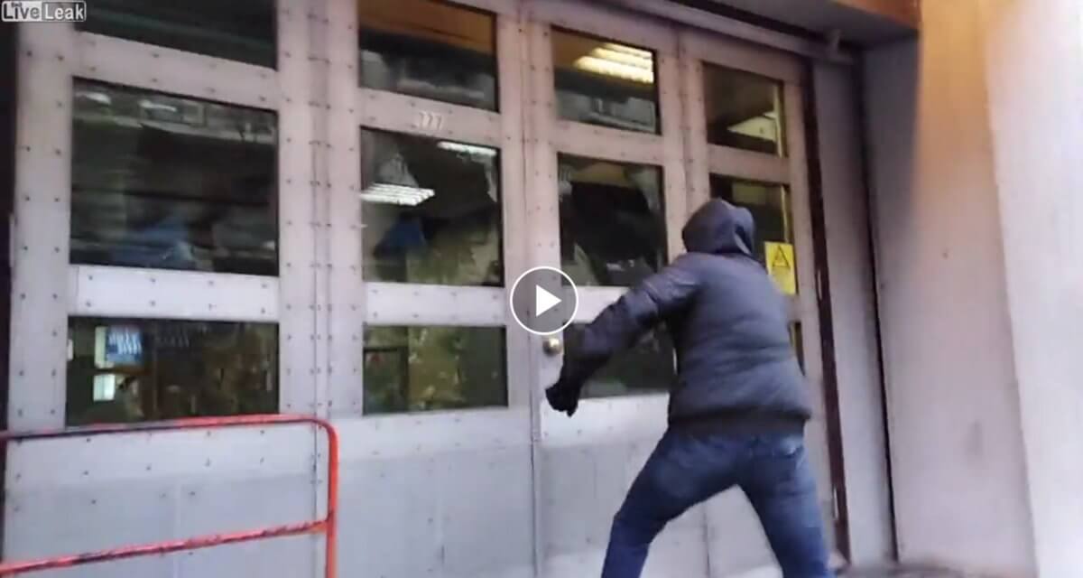 “Ρουβίκωνας”: Καρέ – καρέ η επιδρομή στα γραφεία της ΔΕΔΔΗΕ! video