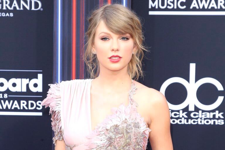Έχει βρει τον μπελά της η Taylor Swift! Ξαναχτύπησε ο εμμονικός θαυμαστής και διέρρηξε το σπίτι της! | Newsit.gr Έχει βρει τον μπελά της η Taylor Swift! Ξαναχτύπησε ο εμμονικός θαυμαστής και διέρρηξε το σπίτι της! | Newsit.gr