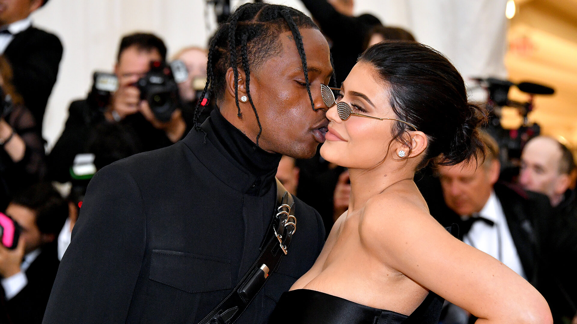 Kylie Jenner: Κατηγορεί τον Travis Scott ότι την απάτησε μετά το σκάνδαλο με την καλύτερή της φίλη!