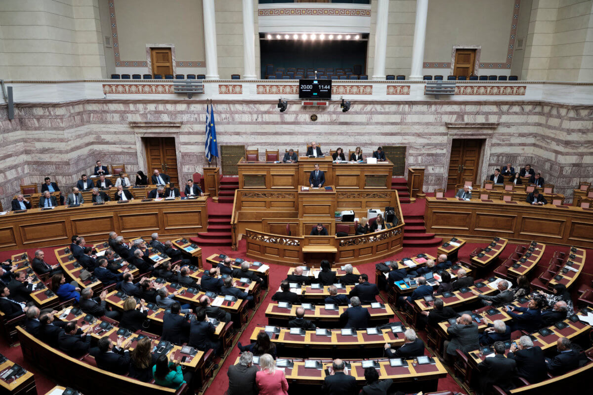 Συνταγματική αναθεώρηση… σαν το ποτήρι