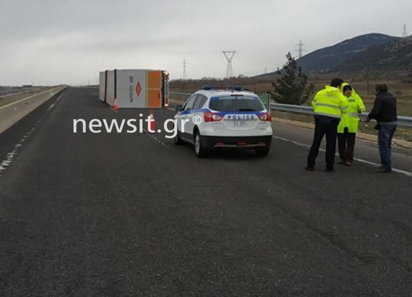 Ξάνθη: Ανατροπή νταλίκας “έκλεισε” την Εγνατία Οδό [pics]