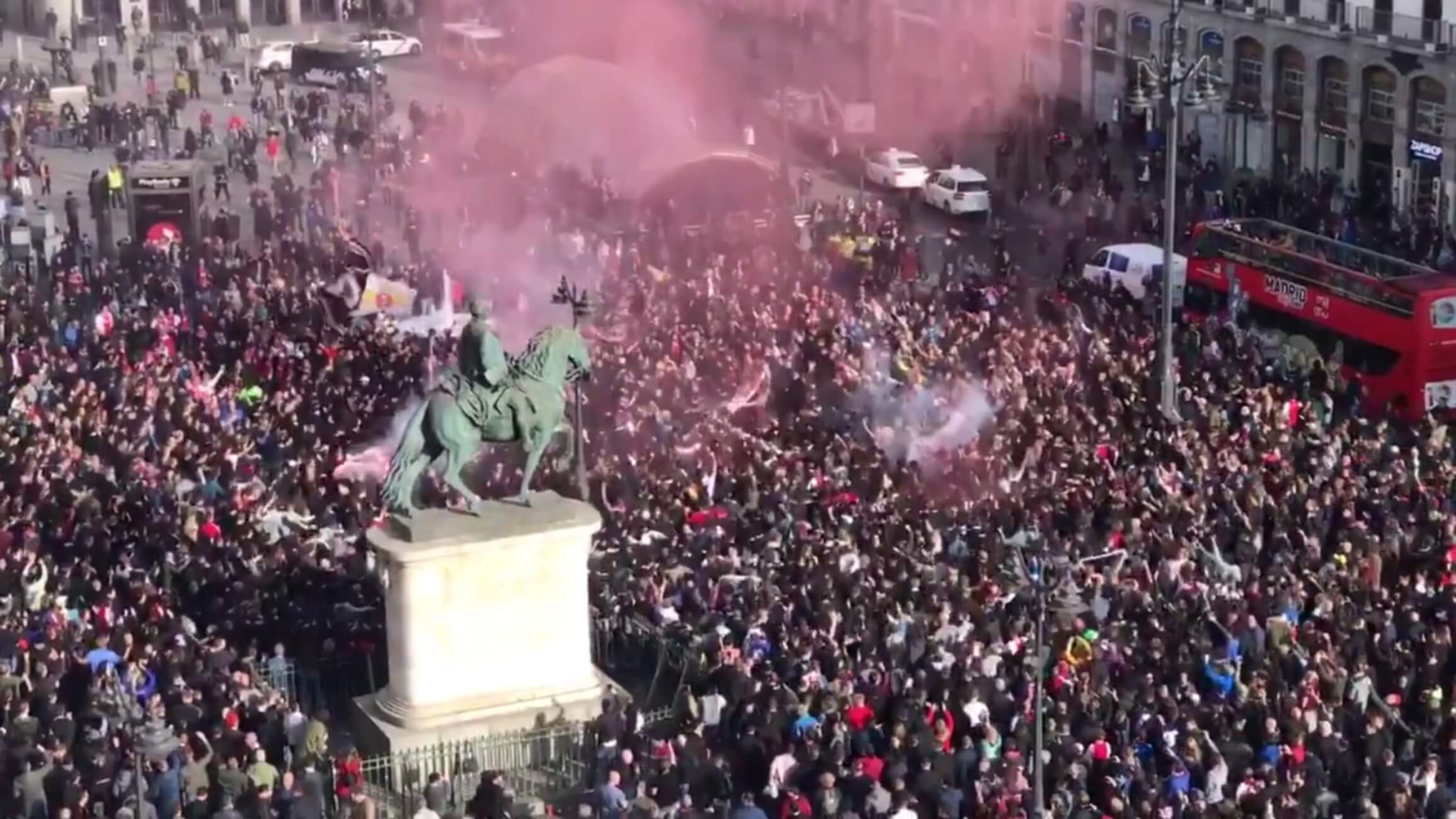 “Κατέκλυσαν” τη Μαδρίτη οι οπαδοί του Άγιαξ! – video