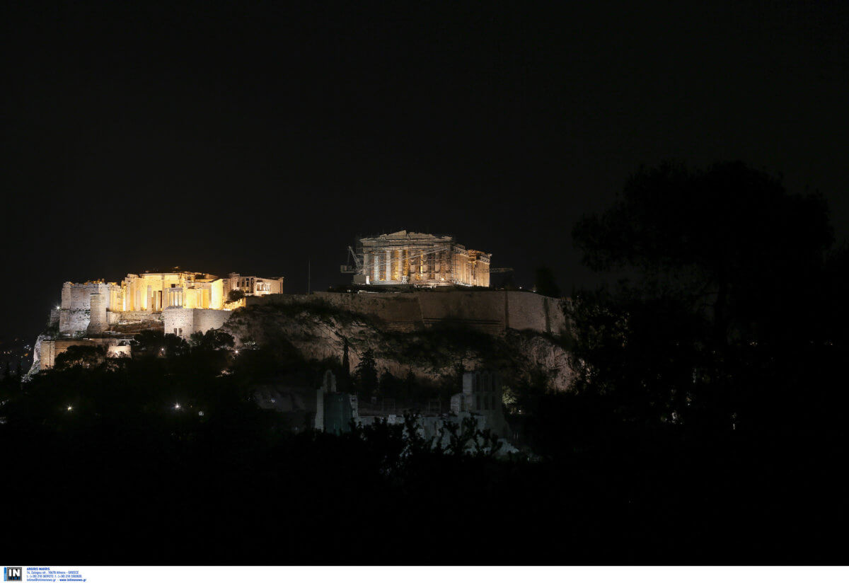 «Ώρα της Γης»: Στο σκοτάδι εμβληματικά μνημεία σε όλο τον πλανήτη