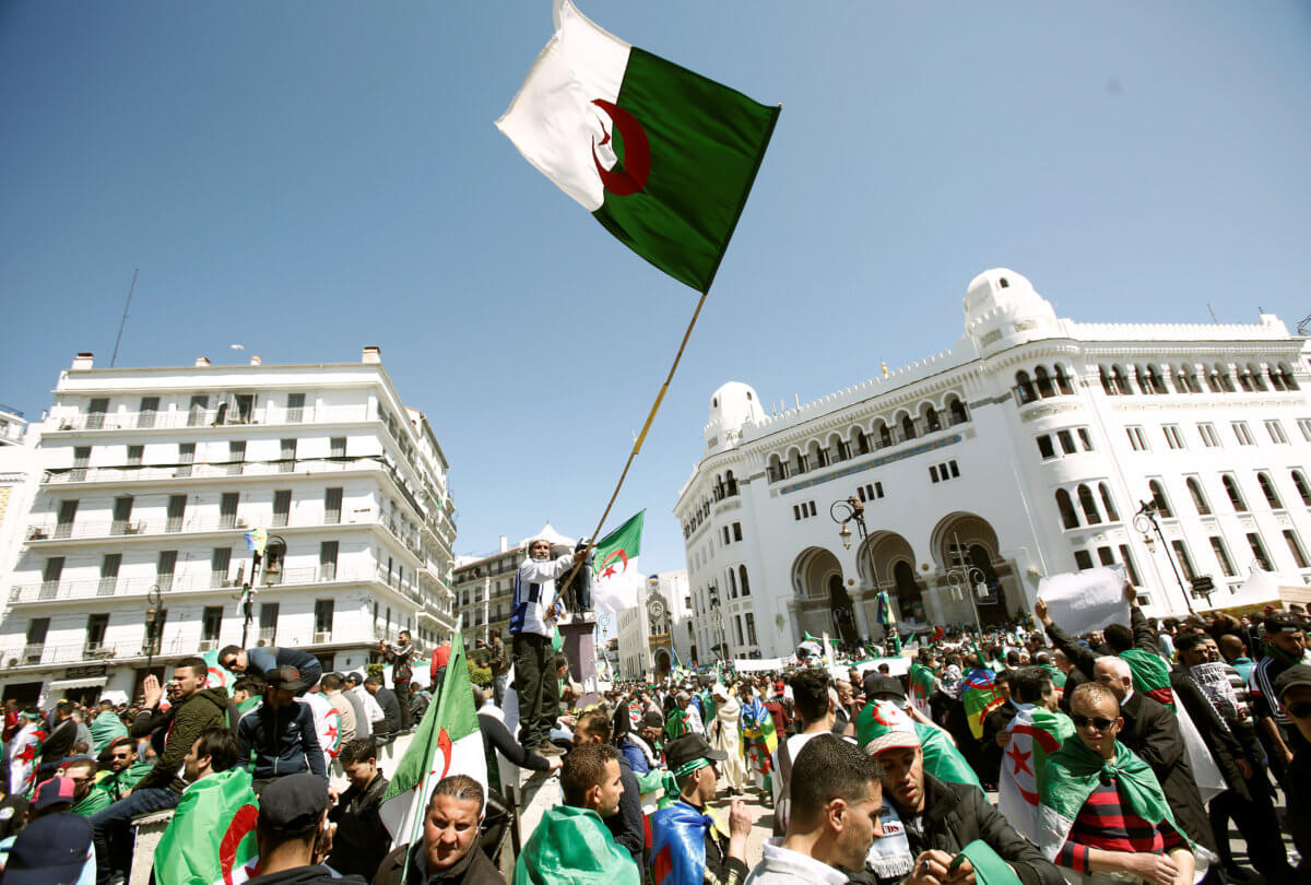 “Σείεται” η Αλγερία από τις διαδηλώσεις κατά του Μπουτεφλίκα