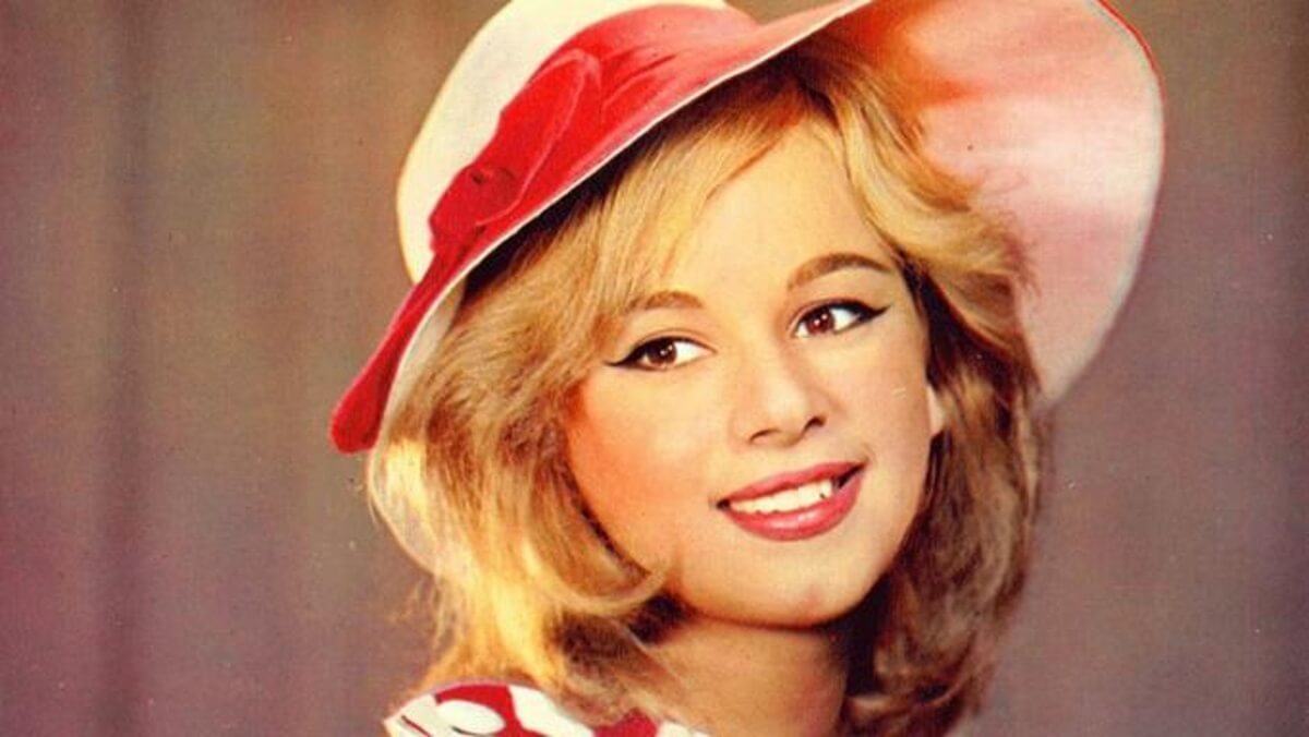 «Η Αλίκη Βουγιουκλάκη απέβαλε τρεις φορές! Πήγε στην Τήνο και κρυμμένη πίσω από ένα μαντήλι…»