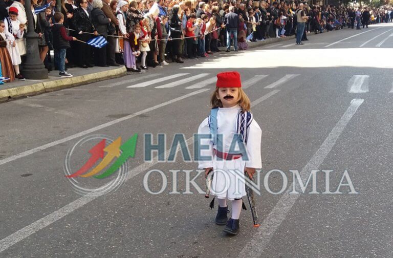 Παρέλαση 25 Μαρτίου: Ο «μουστακαλής» Αντώνης έκλεψε την παράσταση