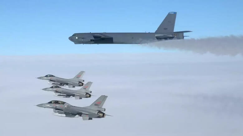 F-16 και B-52 “βολτάρουν” δίπλα  – δίπλα στην… “μύτη” της Ρωσίας [pics]