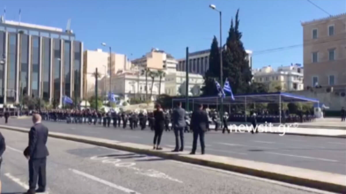 Παρέλαση 25 Μαρτίου: Με το “Μακεδονία Ξακουστή” έφτασε η μπάντα του Πολεμικού Ναυτικού