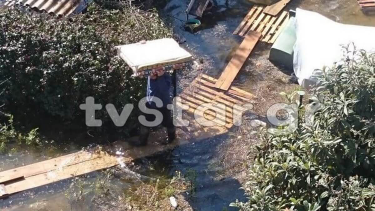 Χαλκίδα: Συνεχίζουν να ζουν μακριά από τα σπίτια τους – Απόγνωση μετά τις πλημμύρες!