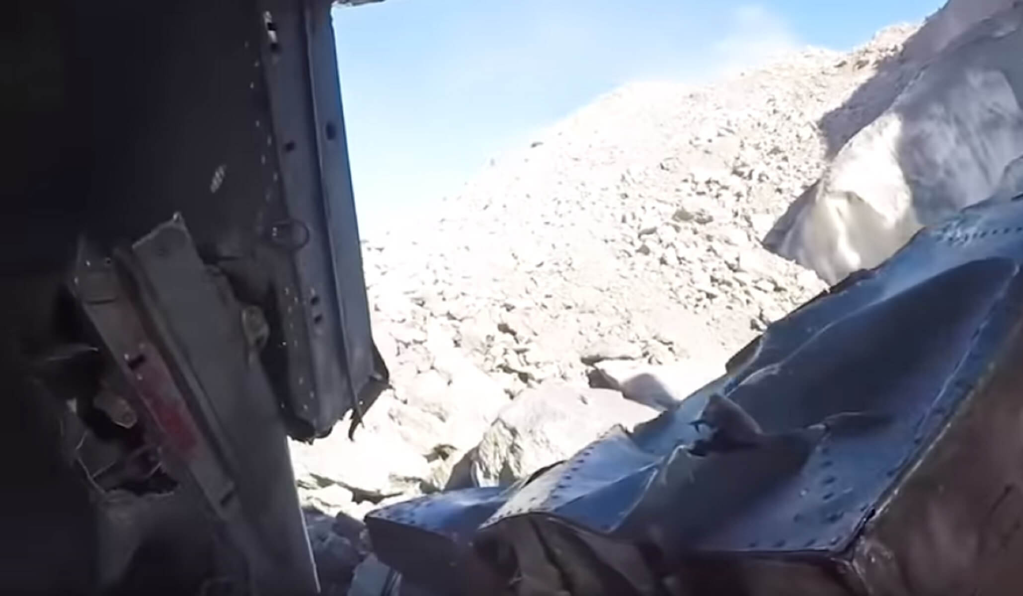 Τρομακτικό! Έπεφτε το ελικόπτερο που επέβαινε και κατέγραψε την πτήση του τρόμου! – video
