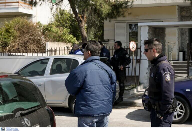 Έγκλημα στο Ελληνικό: Διάρρηξη στο σπίτι του Αντιπτέραρχου που σκότωσε τη γυναίκα του και αυτοκτόνησε!