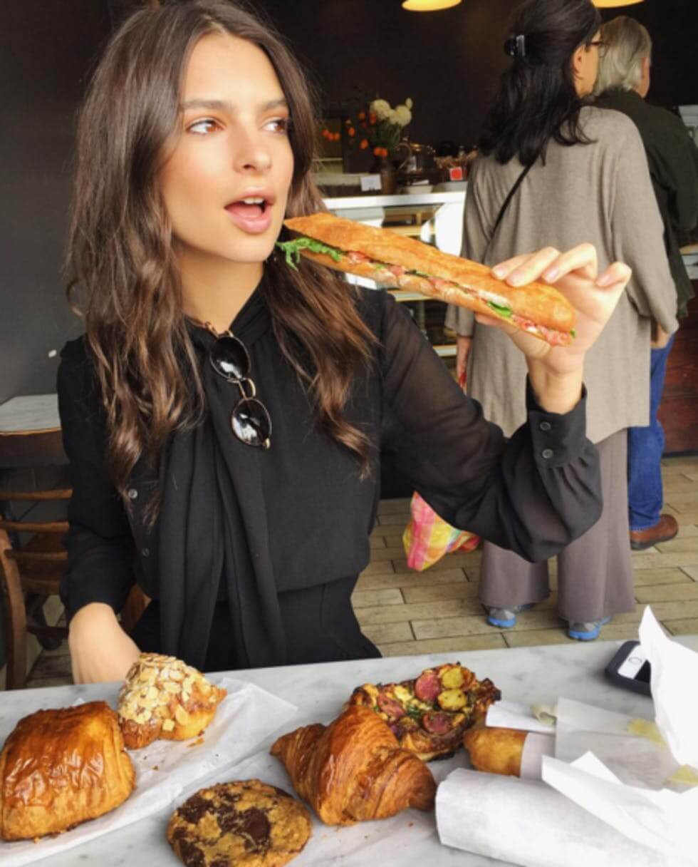 Τι τρώει η Έμιλι Ρατακόφσκι σε μια ημέρα – Θα πάθετε πλάκα…