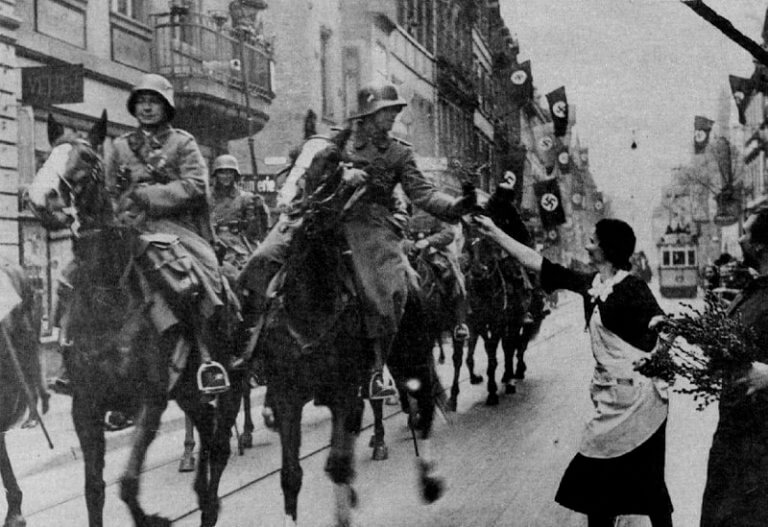 Η ιστορική «μπλόφα» του Χίτλερ στη Ρηνανία και το «πάσο» Γαλλίας και Βρετανίας | Newsit.gr Η ιστορική «μπλόφα» του Χίτλερ στη Ρηνανία και το «πάσο» Γαλλίας και Βρετανίας | Newsit.gr