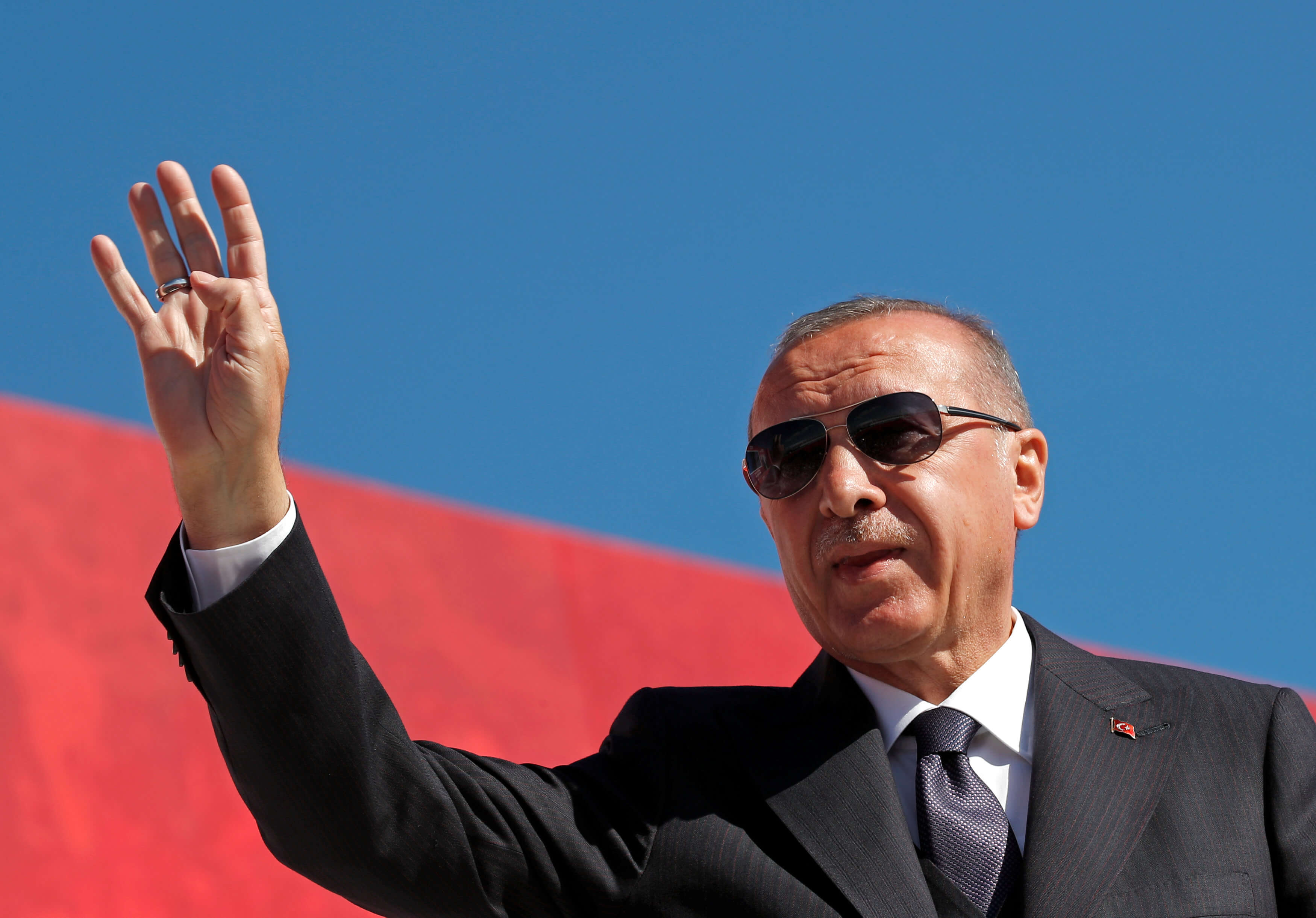 Τουρκία: Η λίρα κατρακυλάει αλλά ο Ερντογάν κάνει άρνηση