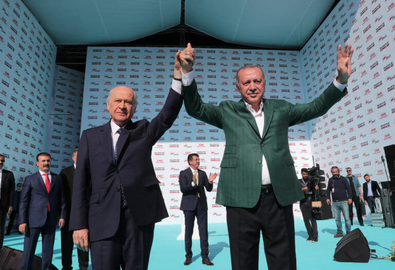 Ο Ερντογάν ονειρεύεται σύνορα «σε τρεις ηπείρους και επτά εποχές», ο Μπαχτσελί απειλεί με το φυσικό αέριο