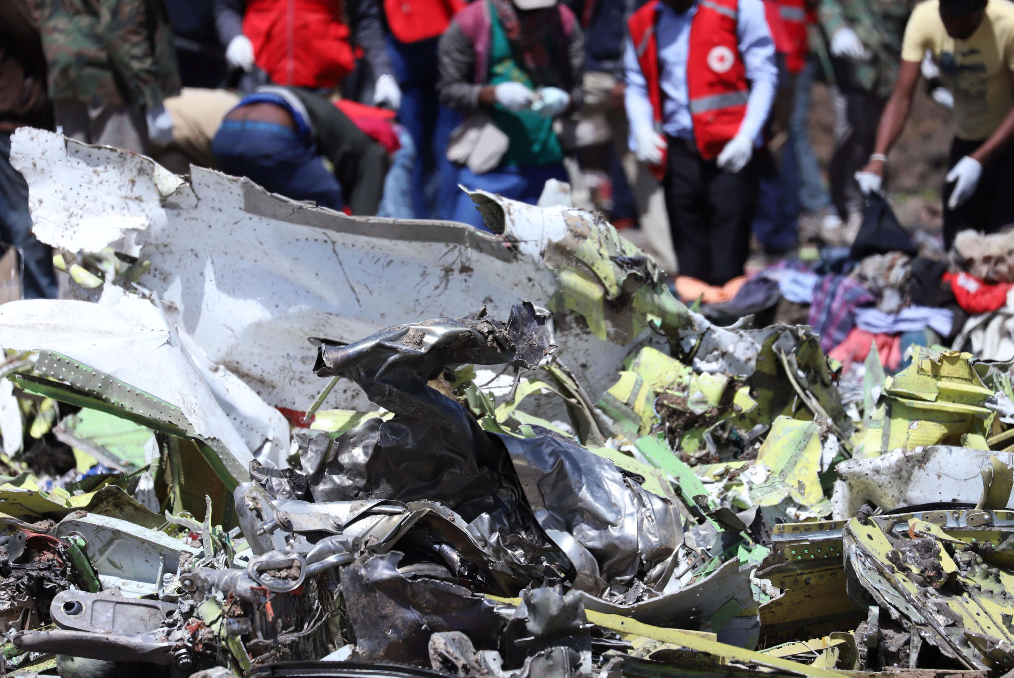 Ящики авиакатастрофы. Катастрофа 737 под Аддис Абебой. Боинг 737 под Аддис Абебой. Катастрофа Boeing 737 под Аддис-Абебой.