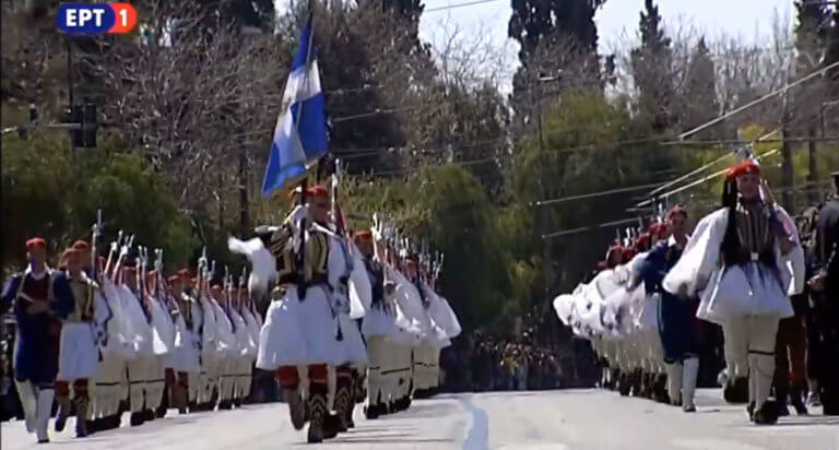 Παρέλαση 25 Μαρτίου: «Μακεδονία Ξακουστή» παιάνιζε η μπάντα