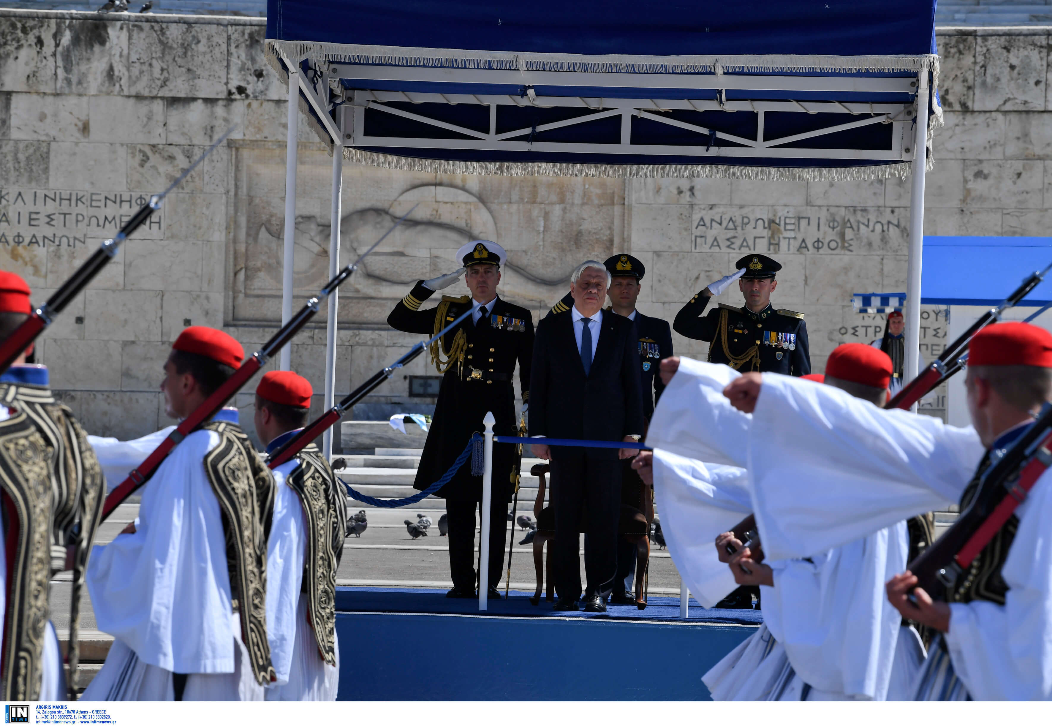 Παρέλαση 25ης Μαρτίου: Συγκλόνισαν οι Εύζωνες – «Μακεδονία Ξακουστή» παιάνιζε η μπάντα