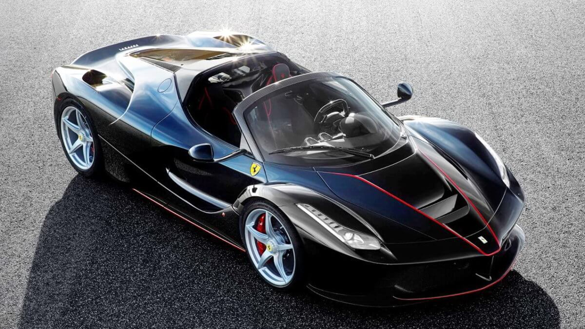 Η Ferrari ανακαλεί χιλιάδες αυτοκίνητα για κίνδυνο πυρκαγιάς