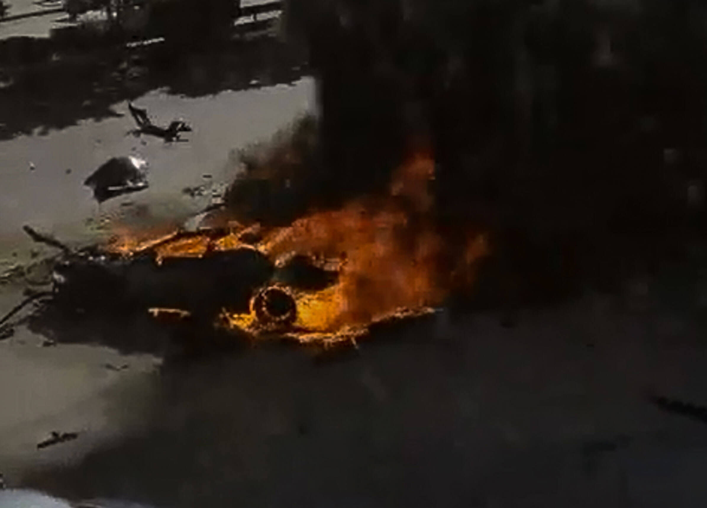 Μυστήριο με την έκρηξη σε πάρκινγκ στη Γλυφάδα – Ποιος είναι ο άνδρας που τραυματίστηκε