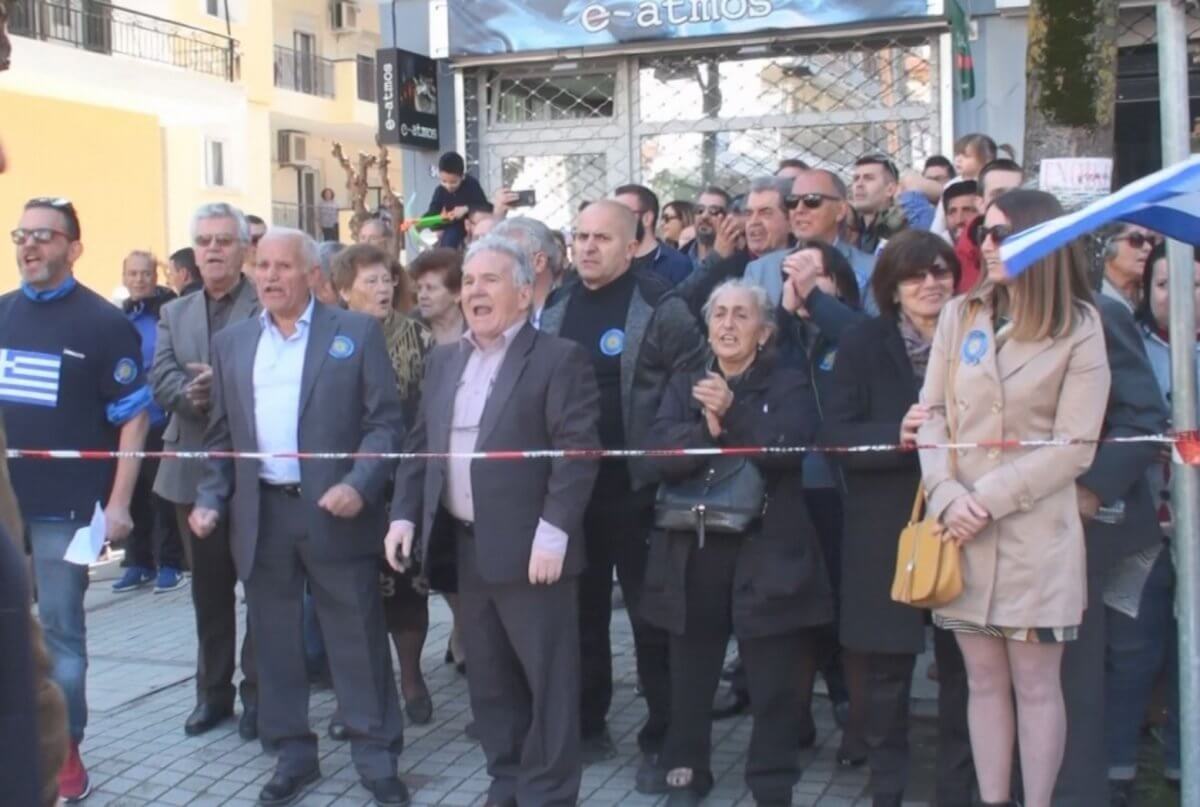 Παρέλαση 25 Μαρτίου – Γρεβενά: Οι επίσημοι έφυγαν αμίλητοι – Δεν ακούστηκε το “Μακεδονία ξακουστή” – video