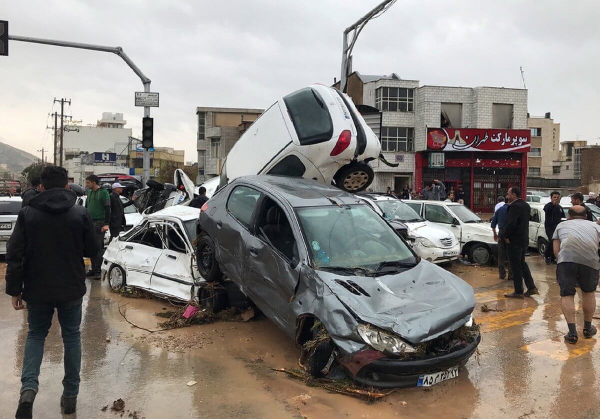 Δεκάδες νεκροί και τραυματίες από τις φονικές πλημμύρες στο Ιράν