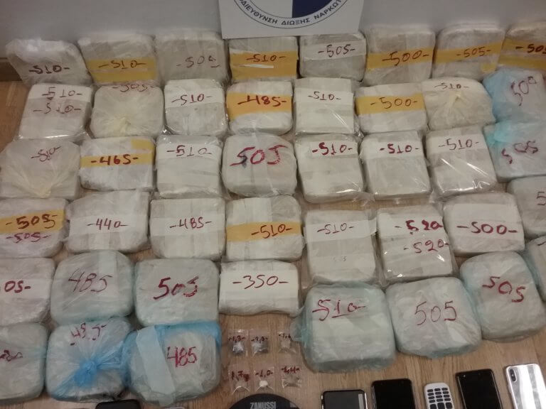 Τους έπιασαν πριν γεμίσουν ηρωίνη και κοκαΐνη την Αθήνα | Newsit.gr Τους έπιασαν πριν γεμίσουν ηρωίνη και κοκαΐνη την Αθήνα | Newsit.gr