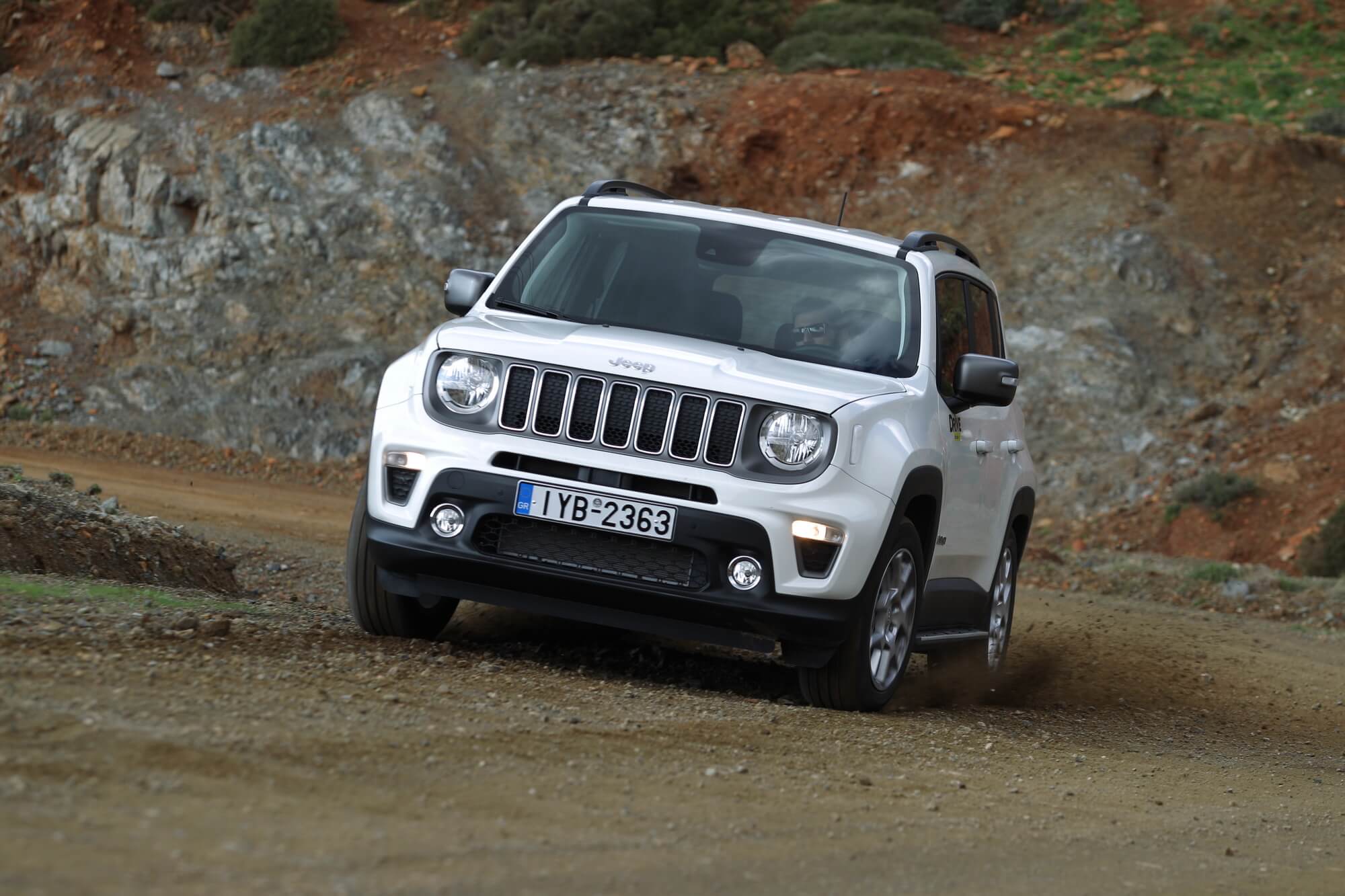 Νέο Jeep Renegade με 1.300άρι μοτέρ και 180 άλογα!