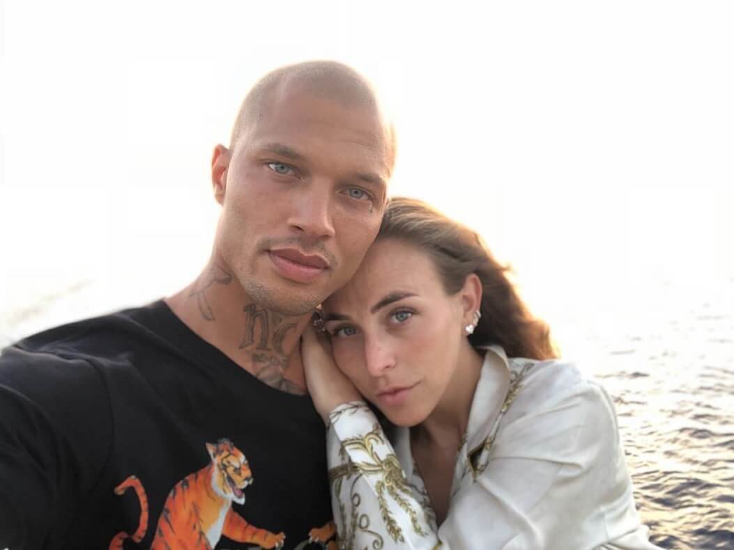 O κούκλος πρώην κατάδικος Jeremy Meeks κάνει δημόσια ερωτική εξομολόγηση στην δισεκατομμυριούχο σύντροφό του!