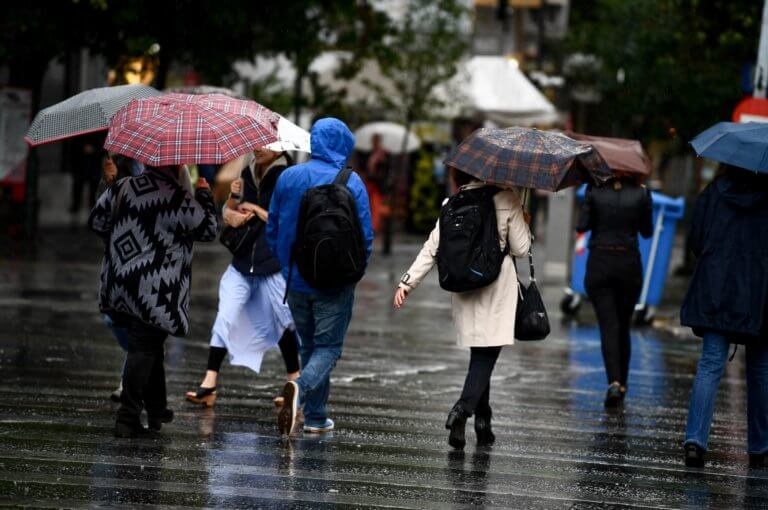 Καιρός σήμερα: Κακοκαιρία με βροχές, καταιγίδες και χιόνια – Στα λευκά η Πάρνηθα!