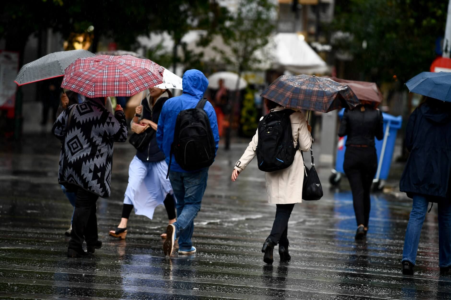 Καιρός σήμερα: Κακοκαιρία με βροχές, καταιγίδες και χιόνια – Στα λευκά η Πάρνηθα!