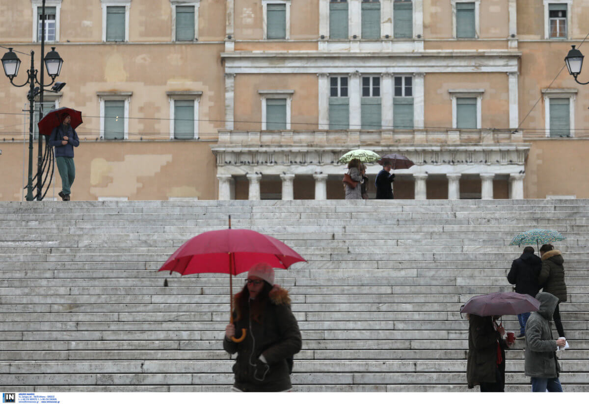 Καιρός σήμερα: Βροχές, αισθητή πτώση θερμοκρασίας και 8 μποφόρ – Αναλυτική πρόγνωση