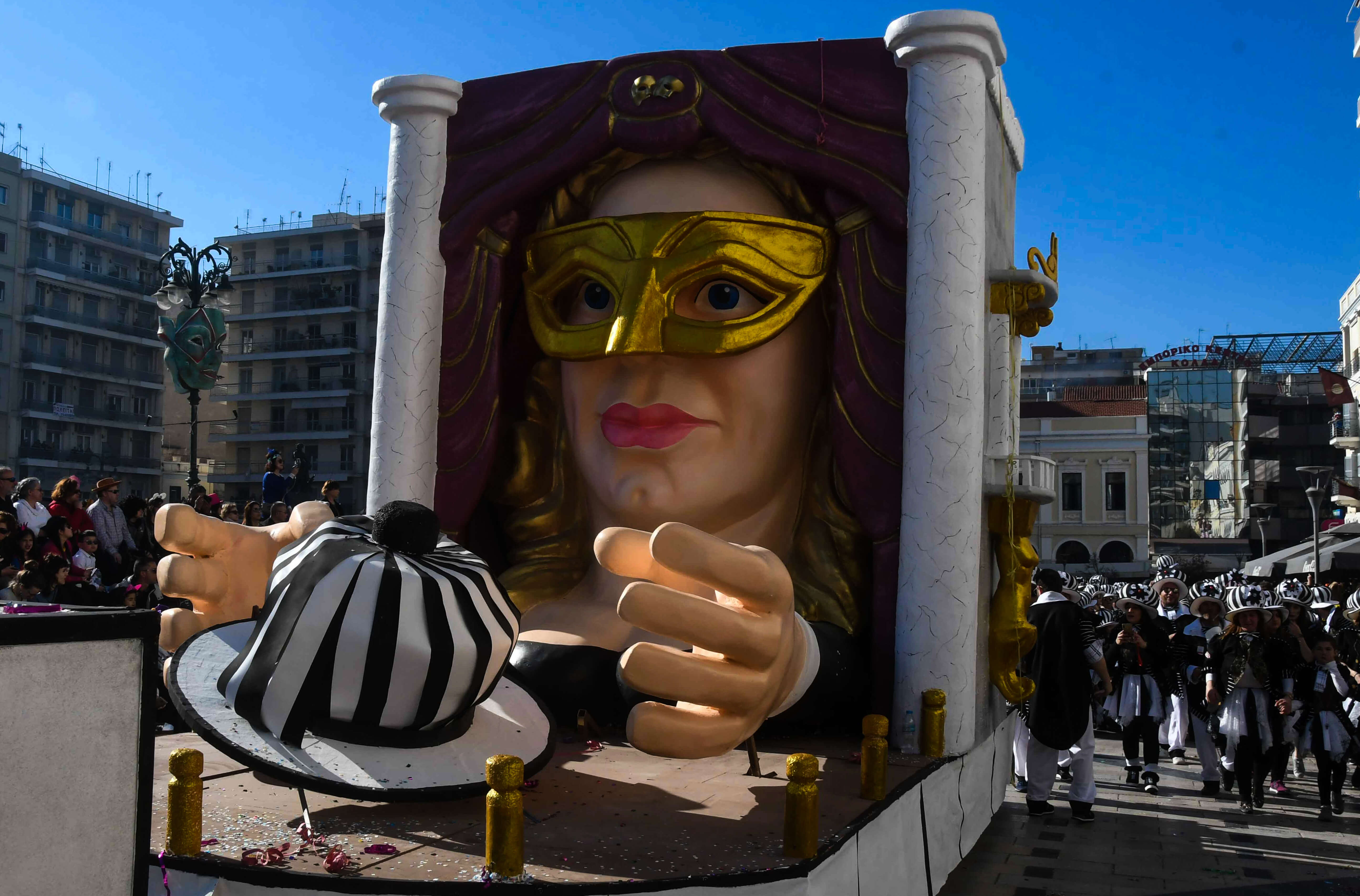 Ηράκλειο: Παρατράγουδα στο καρναβάλι – Πιάστηκαν στα χέρια στο Αρκαλοχώρι με τους ακτιβιστές!