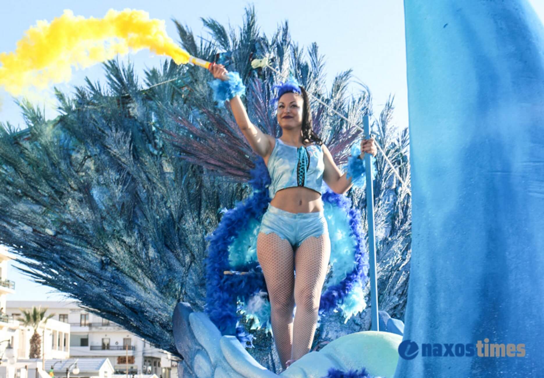 Νάξος: Κρεμάλες, σάτιρα και σάμπα – Άρωμα από Ρίο στο καρναβάλι του νησιού [pics, video]