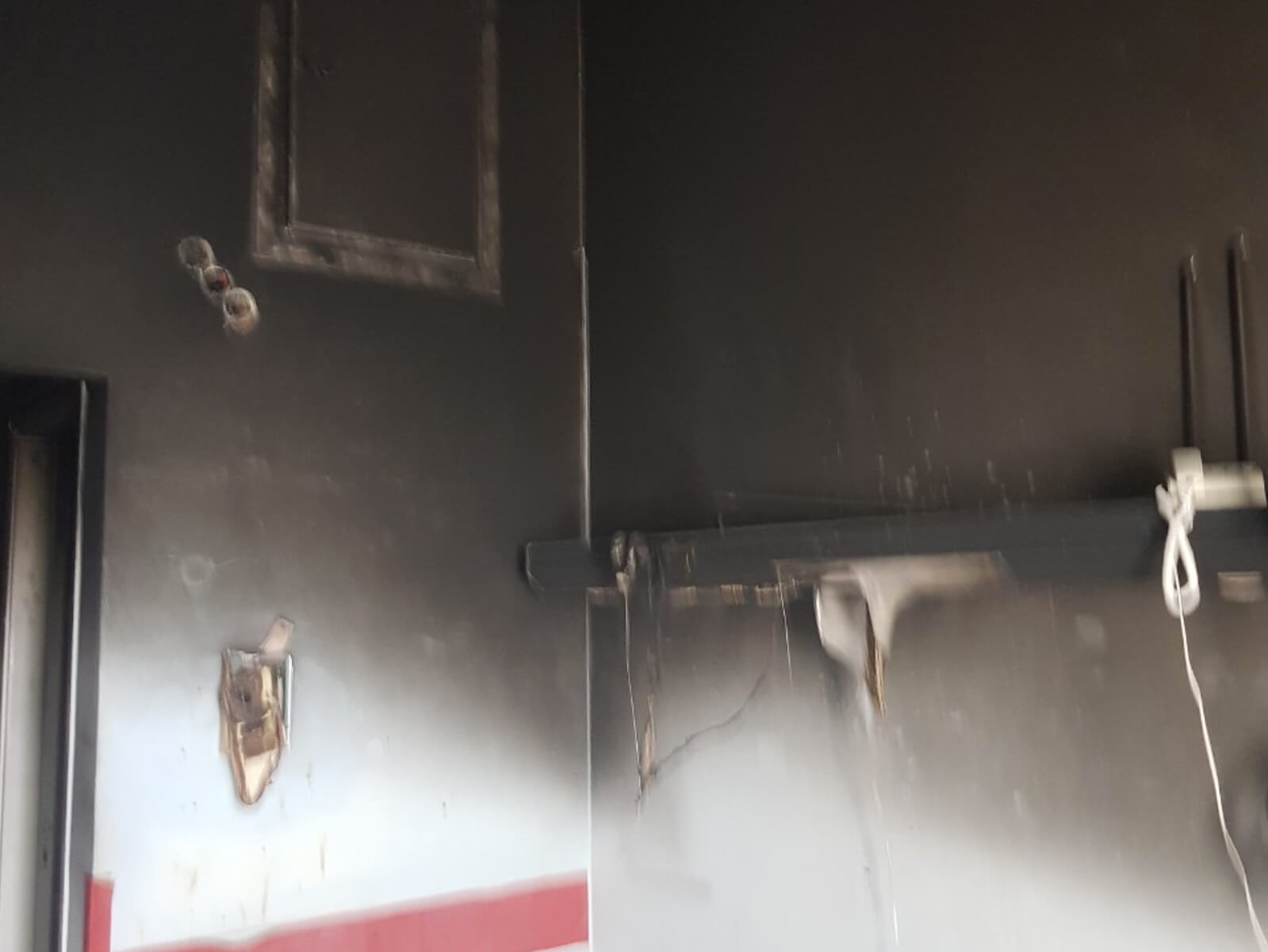 Εικόνες σοκ από τον θάλαμο που κάηκε ζωντανός ασθενής στο ΚΑΤ [pics, video]
