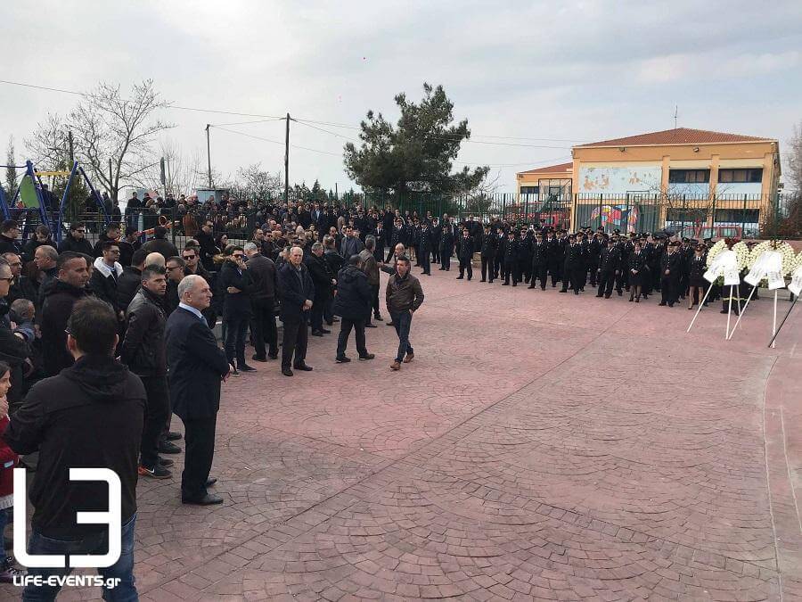 Δημήτρης Τσαλής: Ράγισαν καρδιές στην κηδεία του άτυχου πυροσβέστη – video, pics