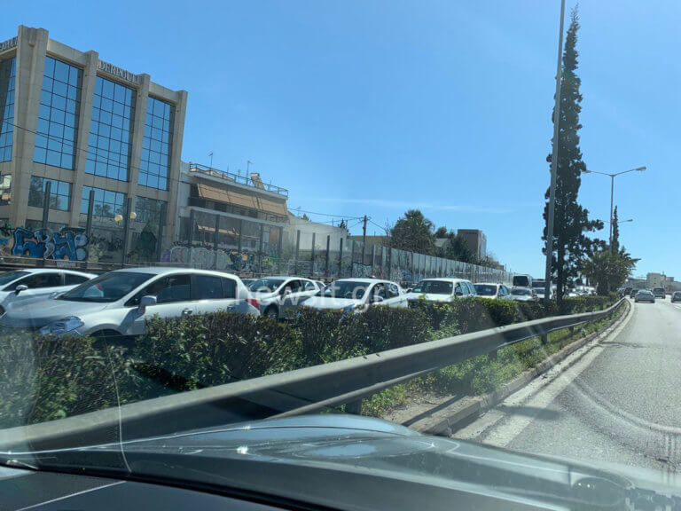 Απίστευτο μποτιλιάρισμα στην Αθηνών – Λαμίας | Newsit.gr Απίστευτο μποτιλιάρισμα στην Αθηνών – Λαμίας | Newsit.gr