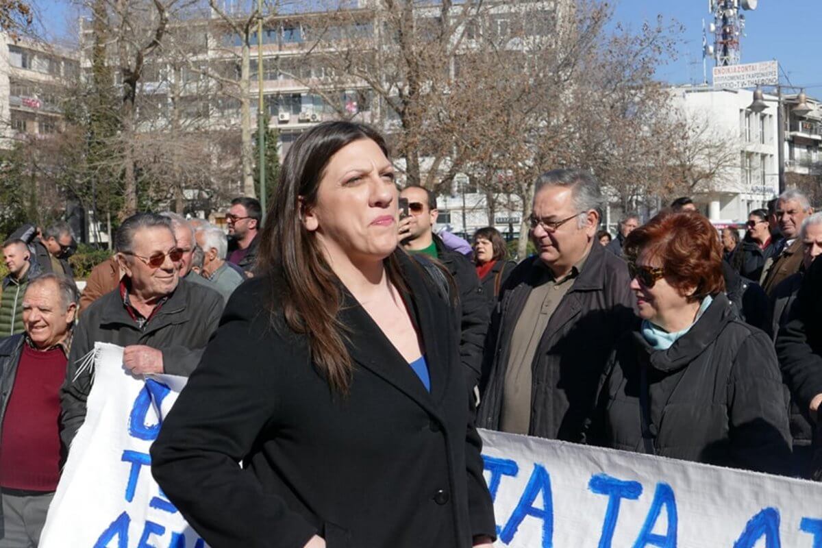 Λάρισα: Διαμαρτυρία αγροτών έξω από τα δικαστήρια – Παρούσα και η Ζωή Κωνσταντοπούλου – video