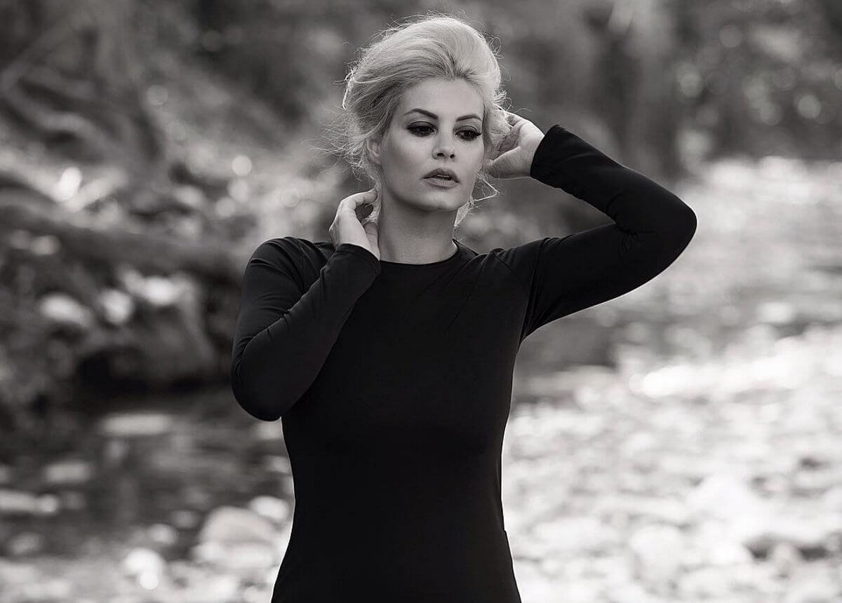 Μαρία Κορινθίου: Η κόρη της, Ισμήνη, θέλει να γίνει σχεδιάστρια ρούχων! Δες την να σχεδιάζει [videos]