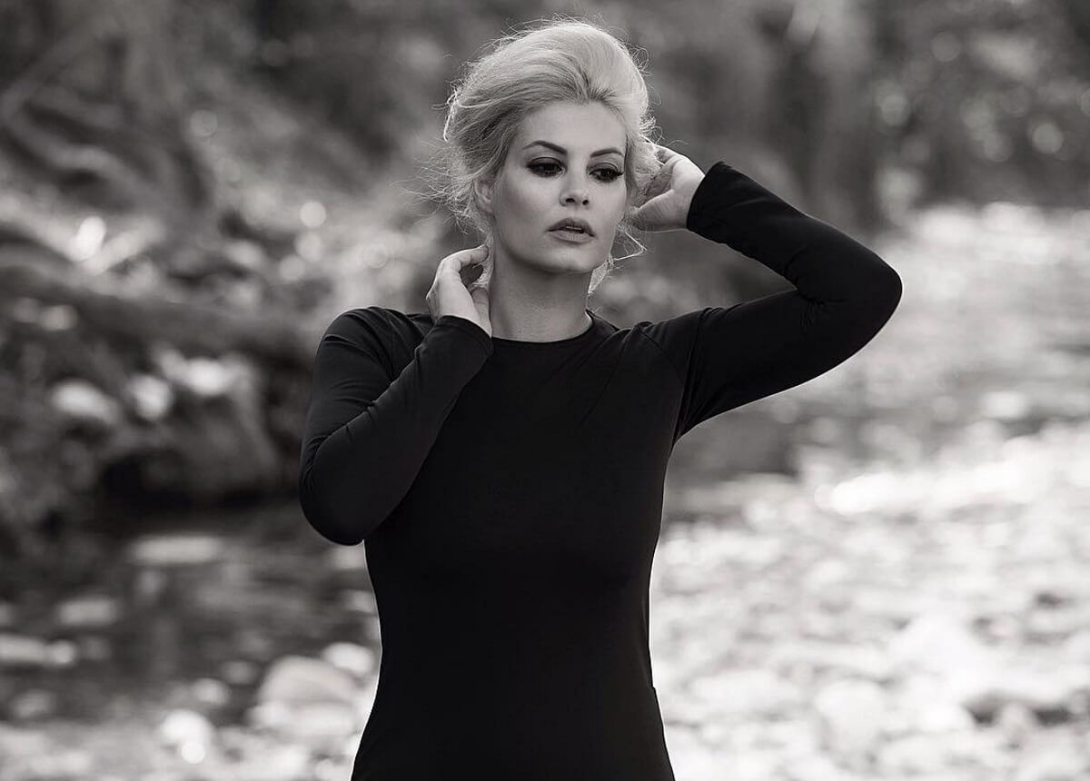 Μαρία Κορινθίου: Η κόρη της, Ισμήνη, θέλει να γίνει σχεδιάστρια ρούχων! Δες την να σχεδιάζει [videos]