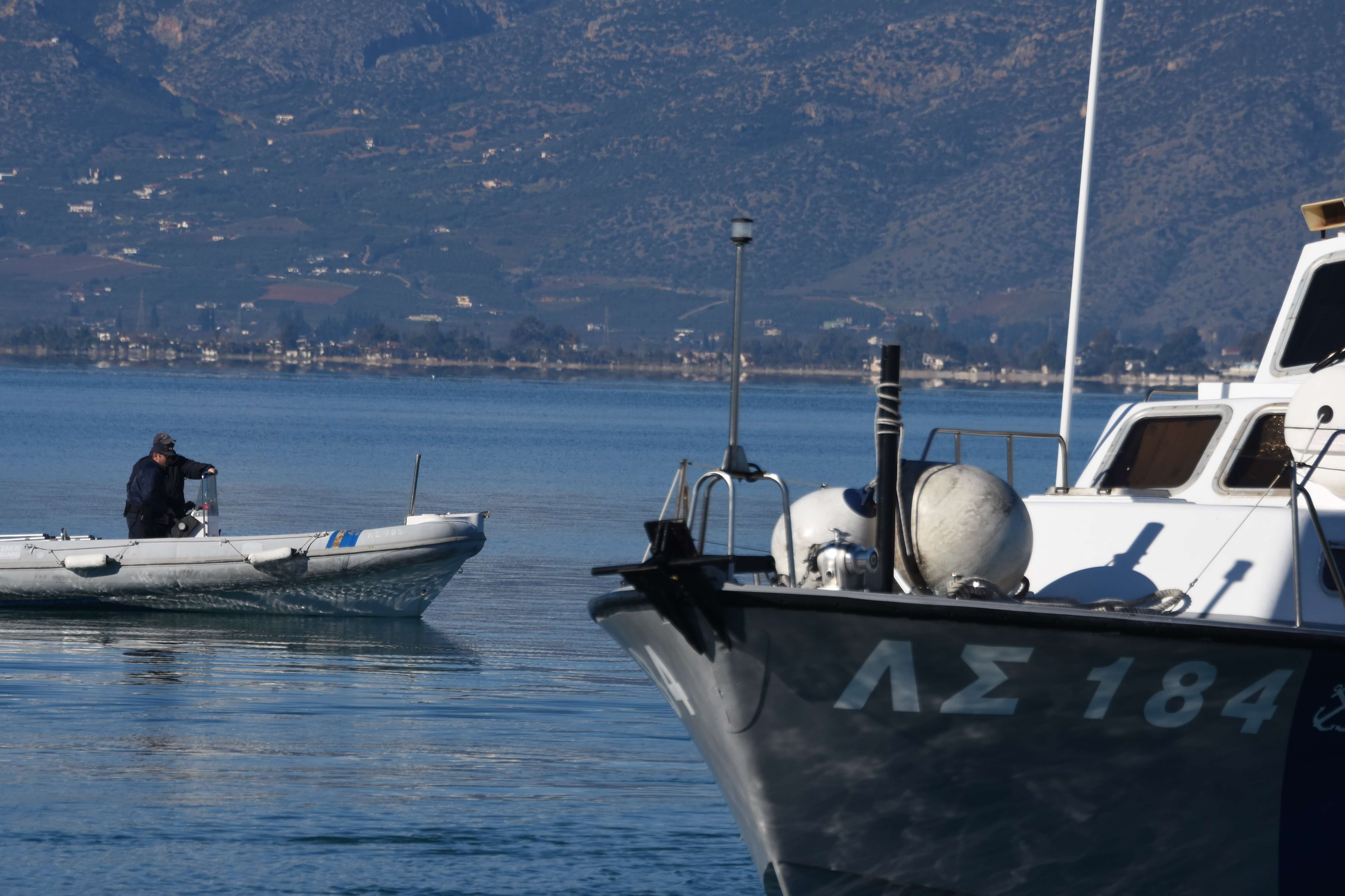 Σε εξέλιξη η επιχείρηση απάντλησης υδάτων από το πλοίο Πηνελόπη Α