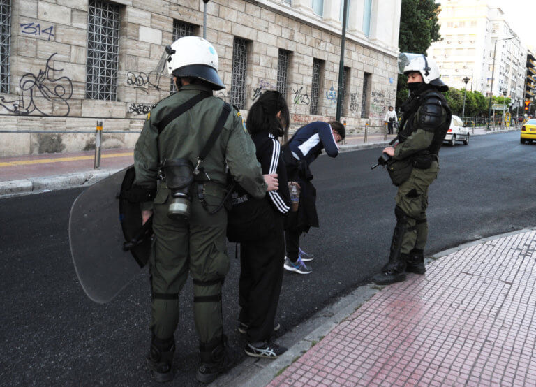 Κατά των προληπτικών προσαγωγών η Ελληνική Ένωση για τα Δικαιώματα του Ανθρώπου