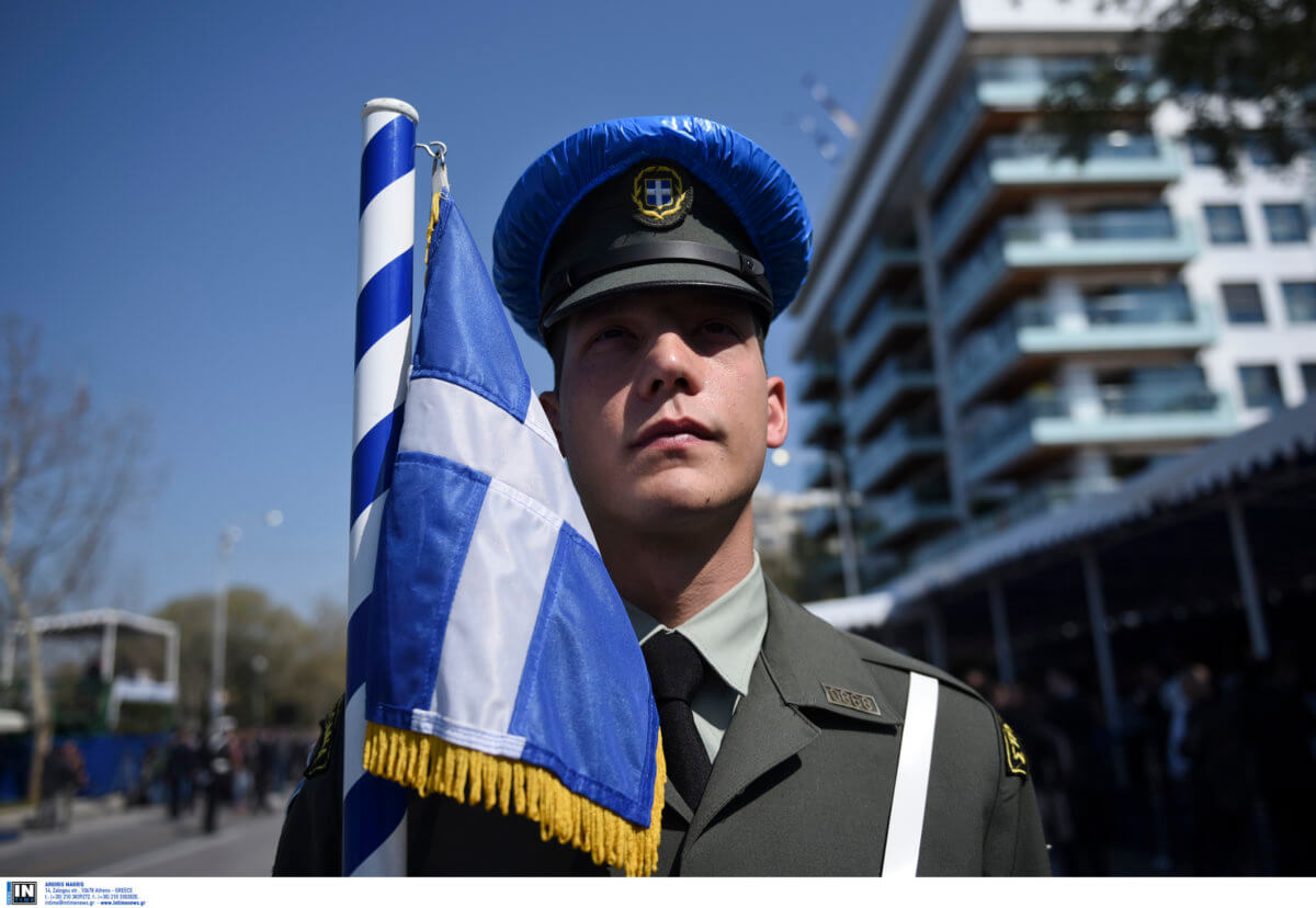 Παρέλαση 25 Μαρτίου – Θεσσαλονίκη: Αποδοκιμασίες πολιτικών και συνθήματα για τη Μακεδονία [pics, video]