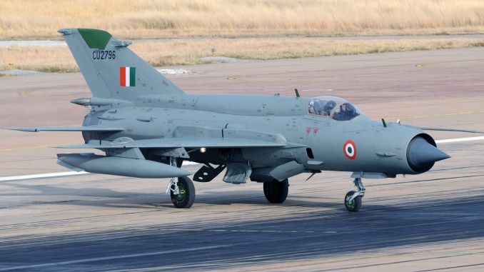 Γιατί οι Ινδοί “σήκωσαν” ένα παλιό σοβιετικό μαχητικό αεροσκάφος απέναντι στα σύγχρονα F-16 του Πακιστάν [pics]