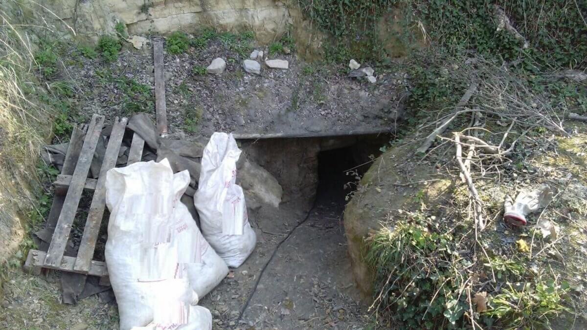 Έσκαψαν τούνελ κάτω από μοναστήρι στις Σέρρες για να βρουν αρχαία! [pics]