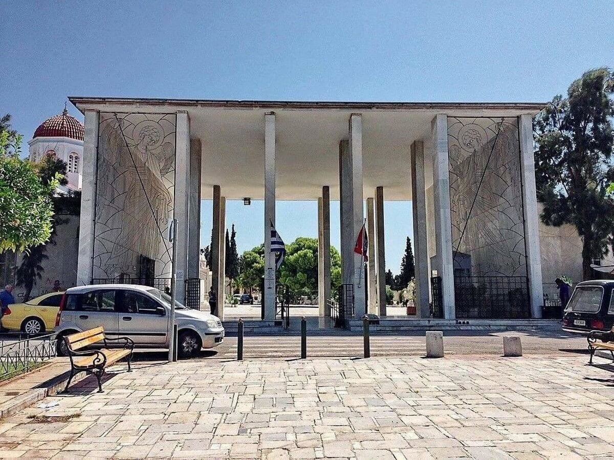 «Το πρώτο μας φιλί με τη γυναίκα μου ήταν έξω από το Α’ νεκροταφείο»