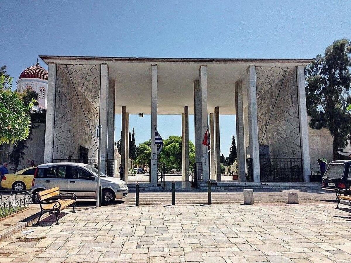 «Το πρώτο μας φιλί με τη γυναίκα μου ήταν έξω από το Α’ νεκροταφείο»