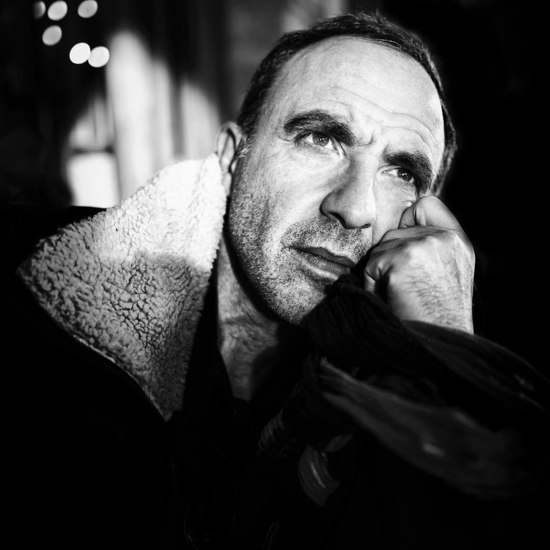 Νίκος Αλιάγας: Πίνει καφέ με τον Jean Paul Gaultier στο κέντρο της Αθήνας! [pic]