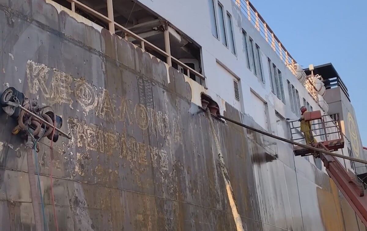 Ιόνιο: Έτσι αλλάζει το πλοίο “Νήσος Κεφαλονιά” – Οργασμός εργασιών στο εσωτερικό του – video