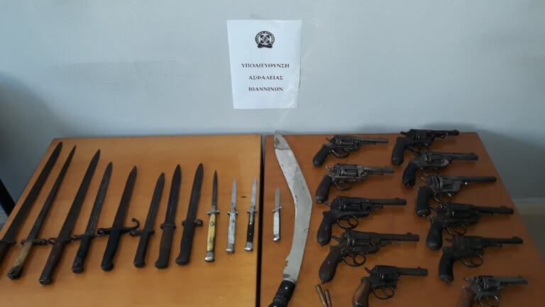 Ιωάννινα: Σάκος με οπλισμό εντοπίστηκε σε δασώδη περιοχή στο Καλπάκι [pics] | Newsit.gr